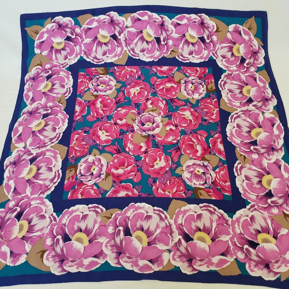 Vintage Worthington Vivid Magnolia or Poppy Flower 30x30 Silk 1990s Y2K